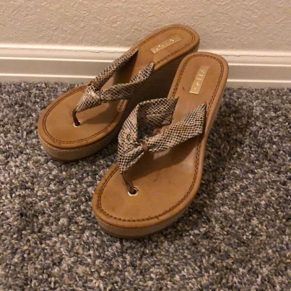 Causal shoes size 8.5